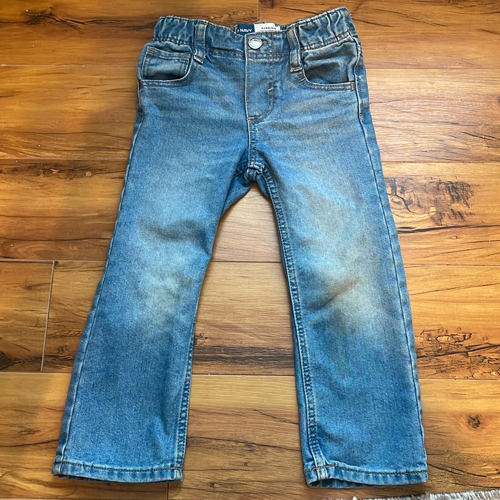 Old Navy Size 3T boys straight leg jeans. Worn once.